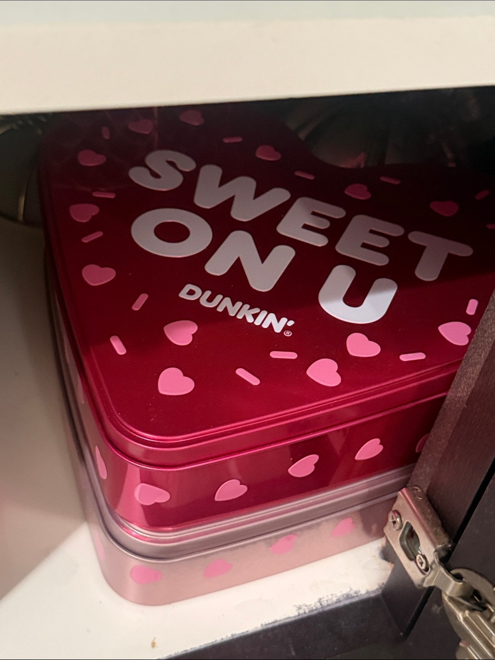 Dunkin Sweet On U Heart Tin - Pink